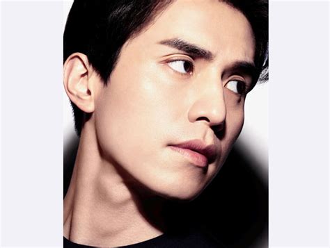 lee dong wook boy de chanel cosmopolitan|K.